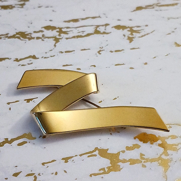 Monet Jewelry - Vintage Monet Ribbon Brooch